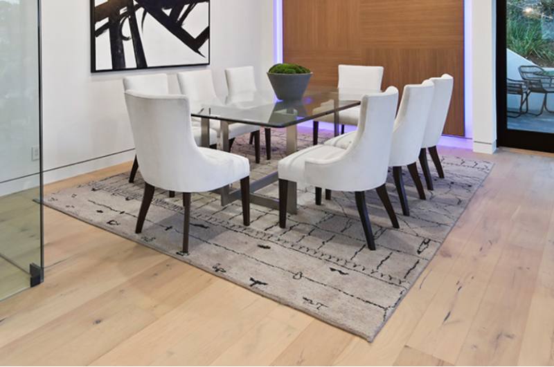 Dining room with white chairs and wood floors